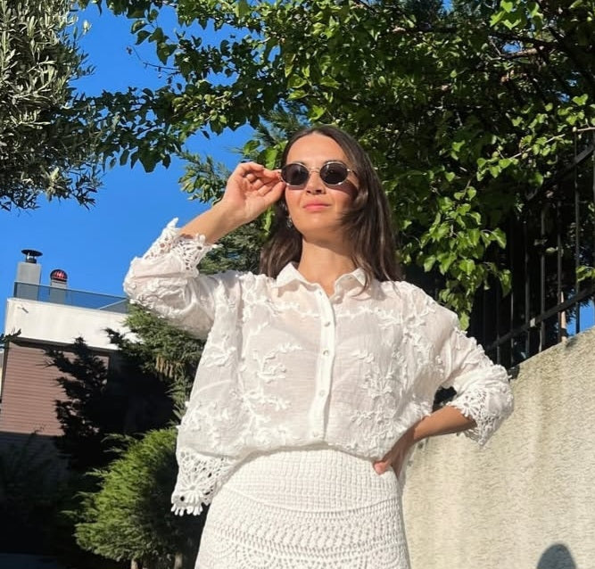 Leaf embroidered lace blouse