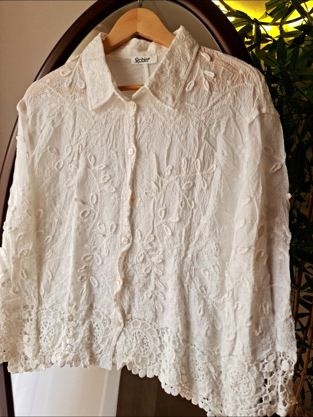 Leaf embroidered lace blouse